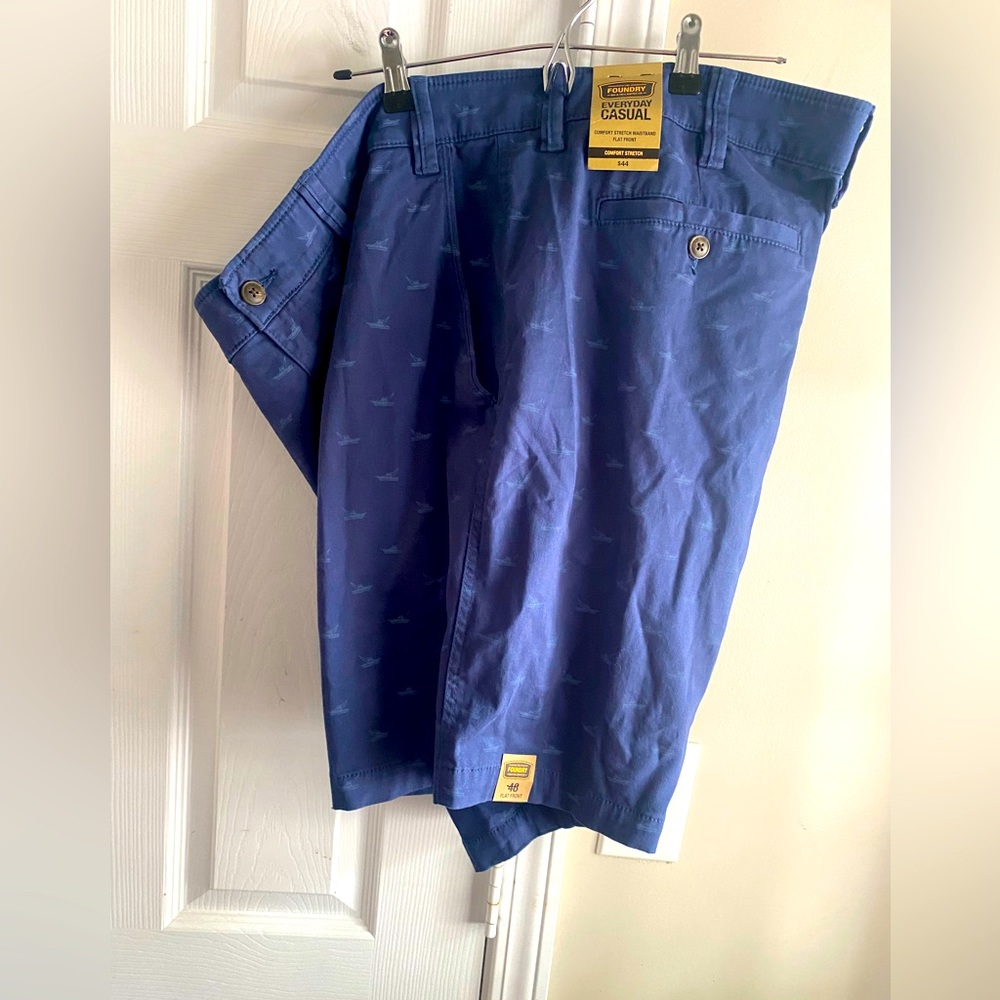 Men's The Foundry Big & Tall Flat Front size 46. Blue sailboats shorts.